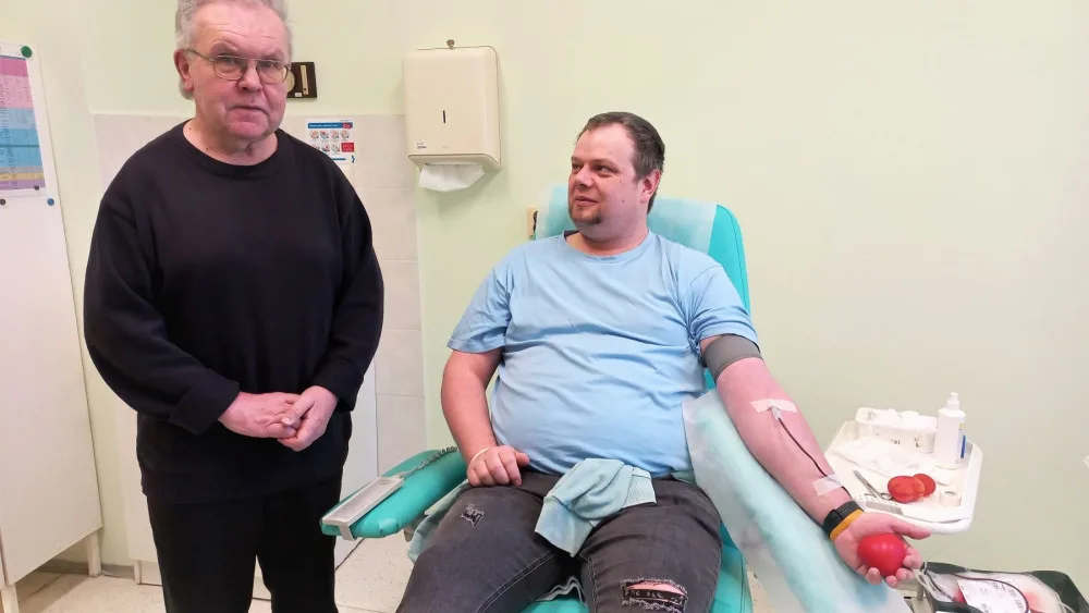 Hranici 500 odběrů krve či plazmy sice nepřekonal, i tak je ale Václav Pikeš rekordman. Syn jde v jeho stopách