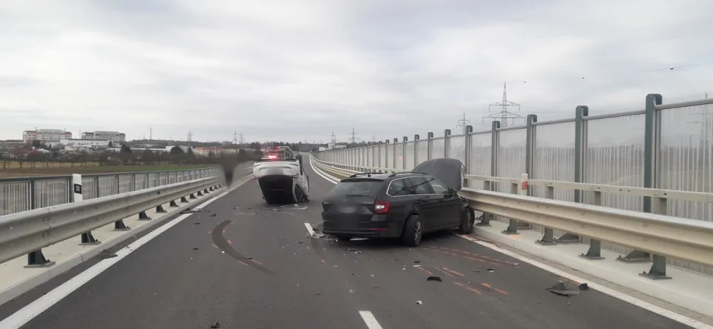 Nový Západní okruh ochromila jen 33 hodin po otevření nehoda dvou automobilů v nejobávanějším úseku