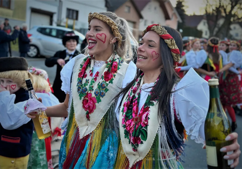 Už je konec masopustu, bájo, už je konec muziky. V chodském Postřekově oslavili nejznámější masopust