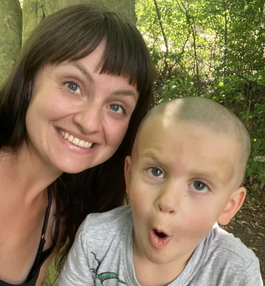 „Hele mámo, letadlo.“ Slyšet tuto větu je největším přáním maminky malého Damiána, který se potýká s autismem