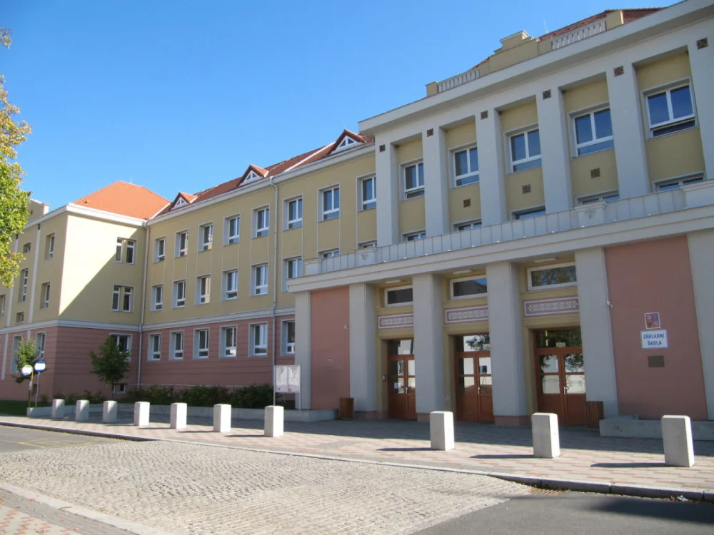 Holýšov na Plzeňsku staví nový pavilon základní školy za 160 milionů Kč