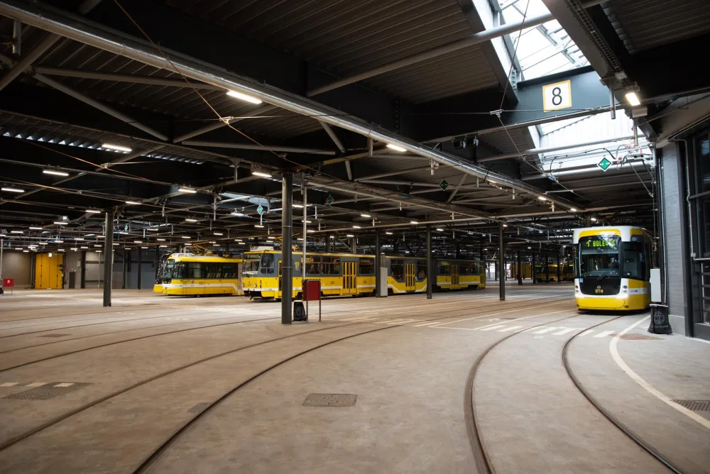 Skončila rekonstrukce tramvajové vozovny na Slovanech za 1,8 miliardy. Objekt má i obří zelenou střechu