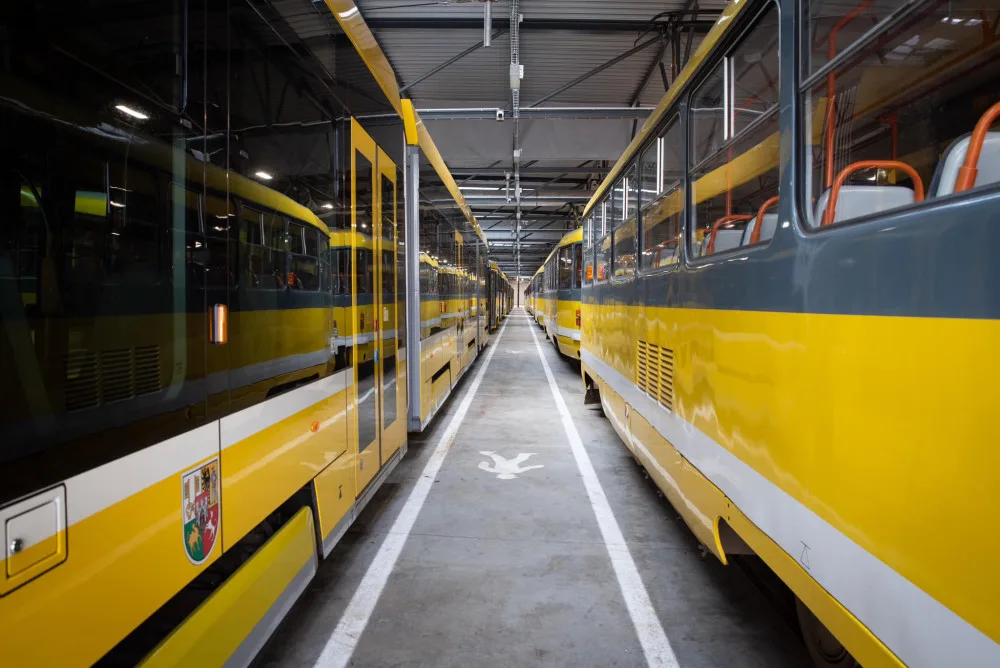 Skončila rekonstrukce tramvajové vozovny na Slovanech za 1,8 miliardy. Objekt má i obří zelenou střechu