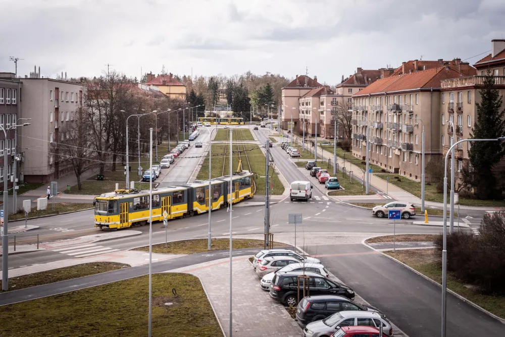 Skončila rekonstrukce tramvajové vozovny na Slovanech za 1,8 miliardy. Objekt má i obří zelenou střechu