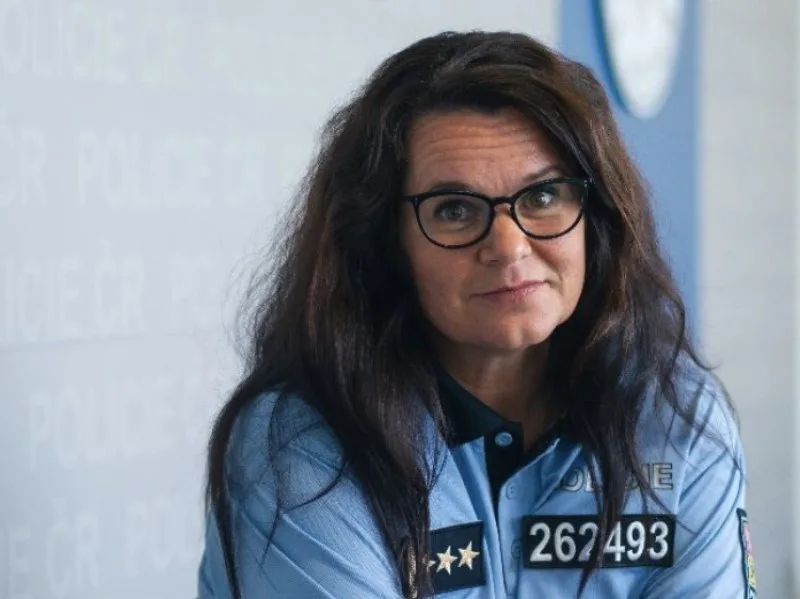size4-size4-16788900617947-241-nabizime-obrovskou-skalu-prace-u-policie-rika-vedouci-personalistka-policie-simona-hruba
