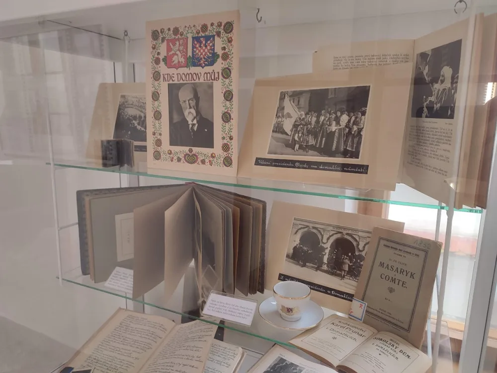 Před 100 lety navštívil Masaryk Domažlice, vítaly ho davy nadšených lidí v krojích a bohatá výzdoba