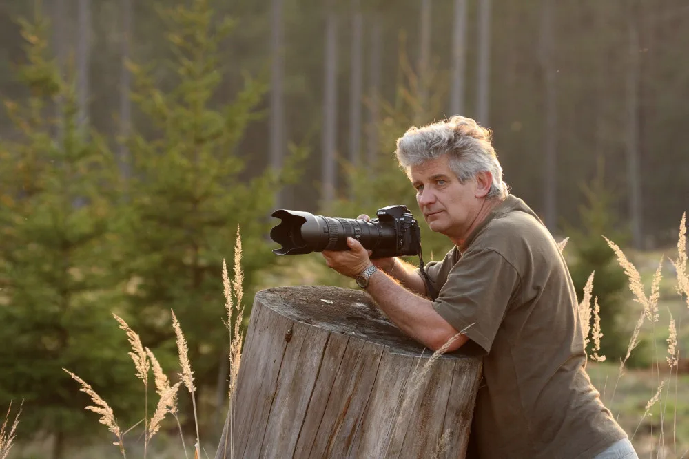 Tetřevy lze na Šumavě fotografovat jen v režimu "přísně tajné" říká známý fotograf přírody Jaroslav Vogeltanz