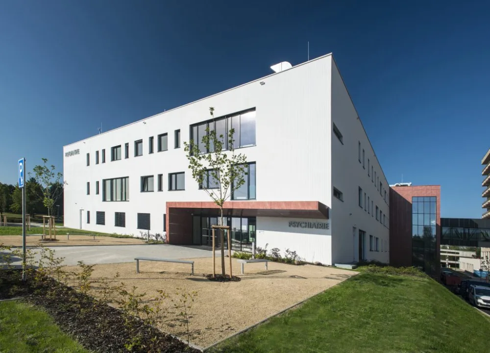 Nový pavilon psychiatrie ve FN Plzeň už rok slouží pacientům, jejich počty stále narůstají