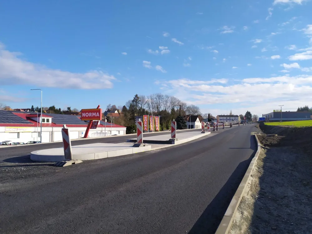 Řidiče na hlavním tahu I/20 v Nepomuku čekají od pondělí dopravní omezení