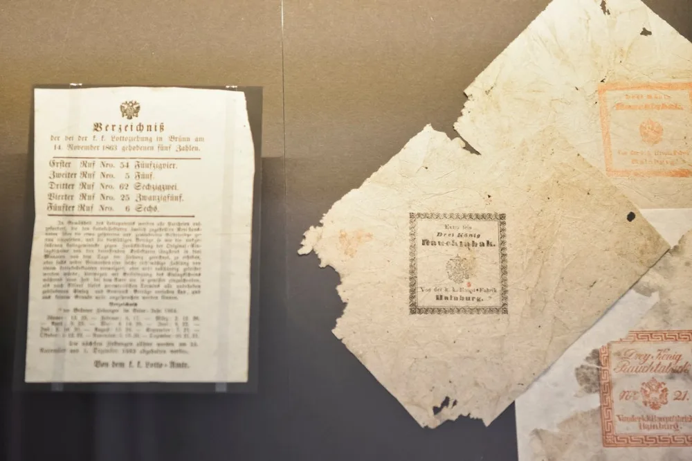 Výstava v Plzni představuje unikátní nálezy z českých synagog i málo známé židovské zvyky