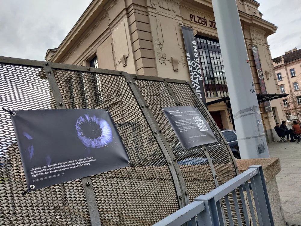 Citace z bakalářské práce se staly také tématem výstavy před Moving Station v rámci festivalu Jeden svět