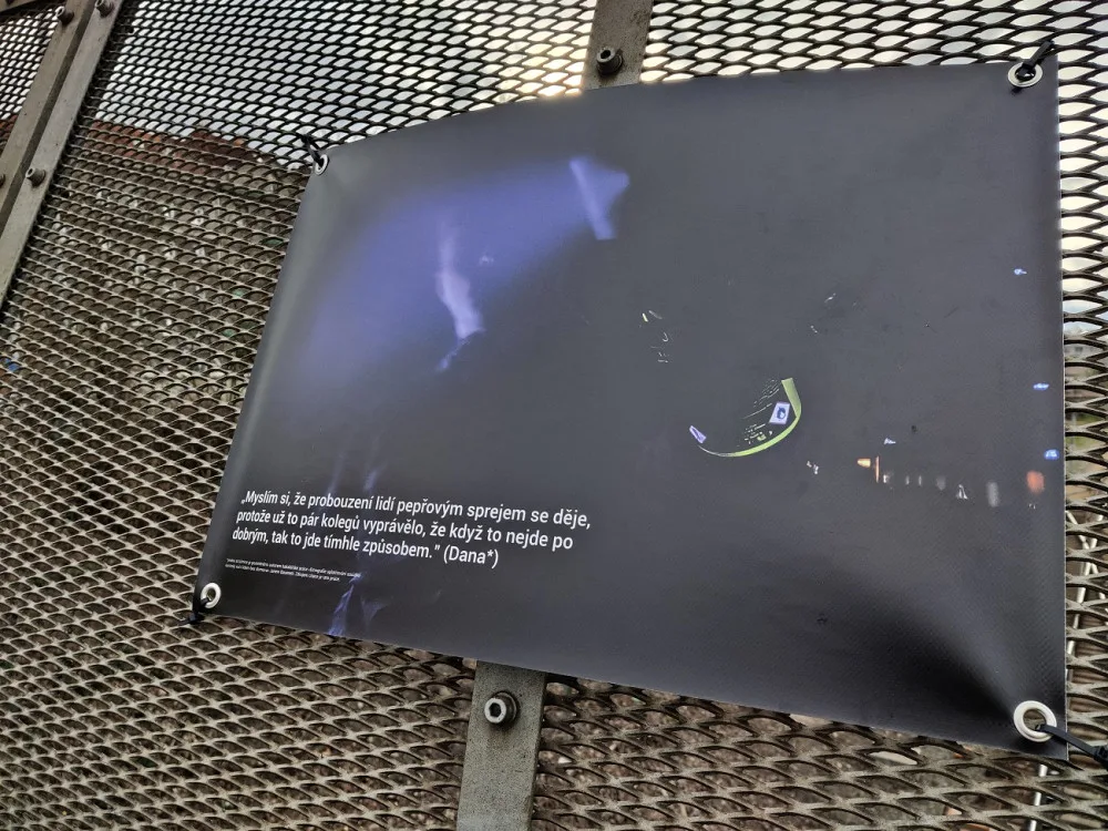 Citace z bakalářské práce se staly také tématem výstavy před Moving Station v rámci festivalu Jeden svět