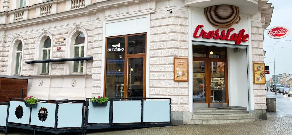 CrossCafe otevřelo novou pobočku přímo v centru u pomníku Díky, Ameriko!