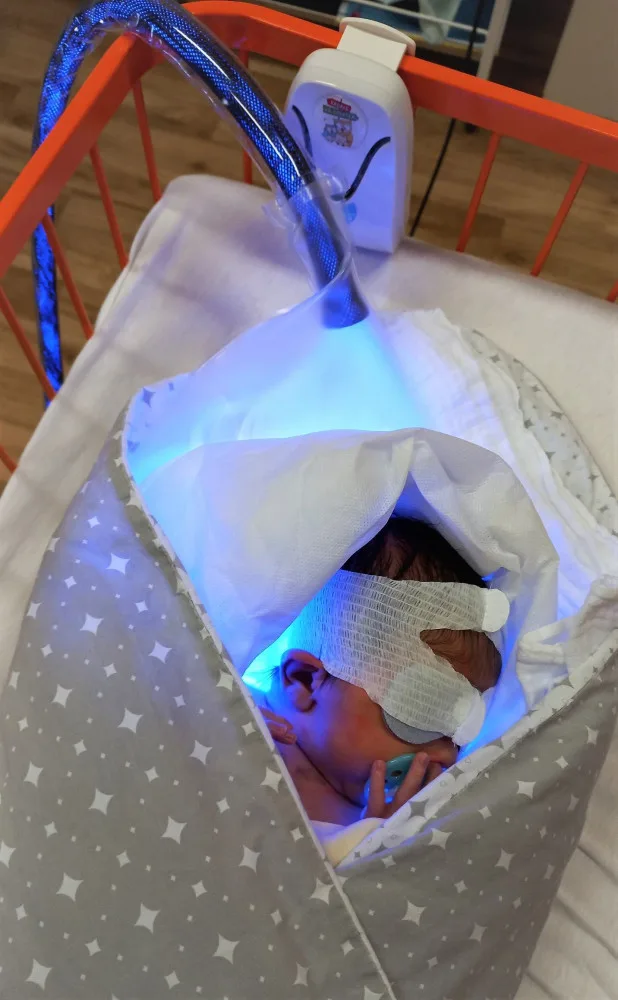 Nemocnice má nové přístroje, umožňující miminkům s nižší porodní hmotností a s žloutenkou být stále nablízku mamince
