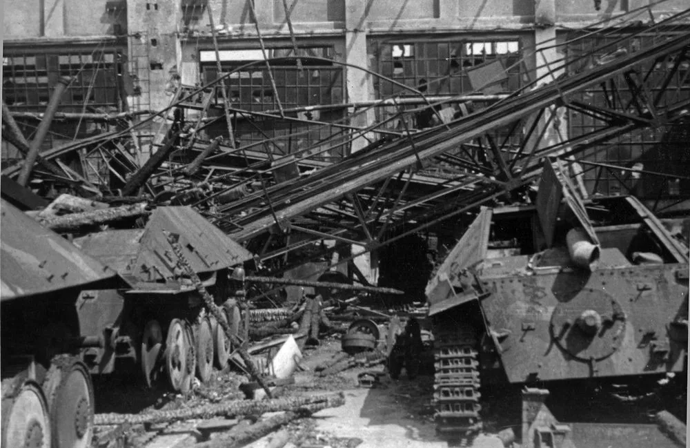 Nálet amerických bombardérů před 78 lety zdemoloval plzeňskou Škodu, zbrojovka stále vyráběla zbraně pro Německo