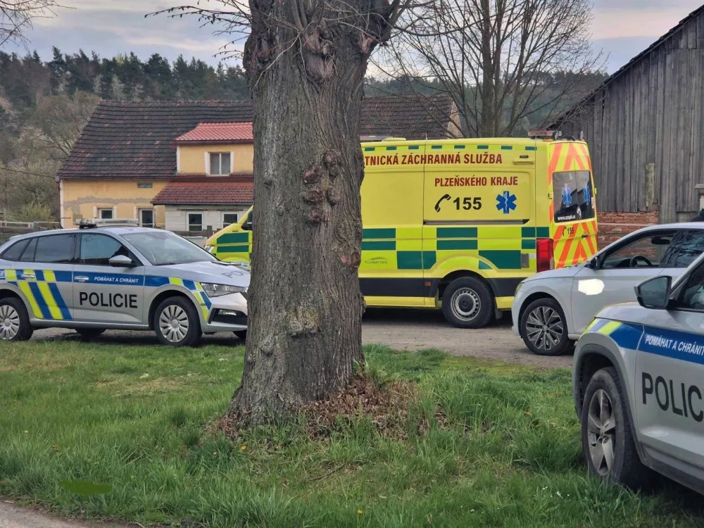 Pronásledované auto zastavili policisté v obci Štítary