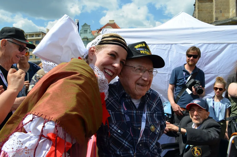 size4-16647990590027-231-veteran-george-thompson-oslavil-89-narozeniny-klub-vojenske-historie-po-nem-pojmenoval-tank