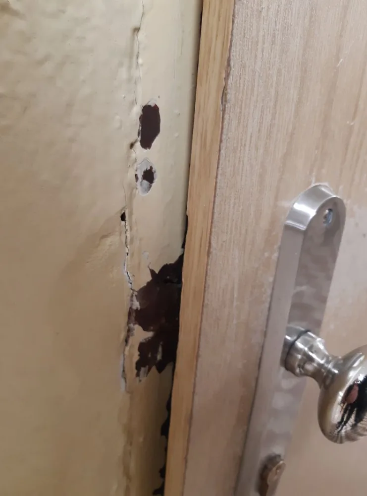 Zloděj se vkrádal do sklepů i šaten na základních školách, celkem napáchal škody za více než půl milionu