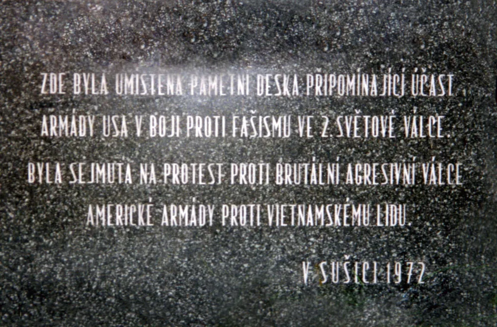 Normalizační deska s komickým textem