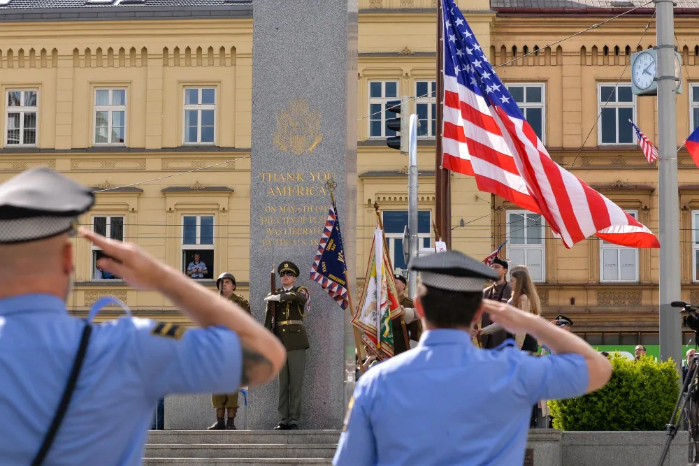 Plzeňané si při pietním aktu u pomníku Díky, Ameriko! připomněli osvobození, poprvé bez veteránů