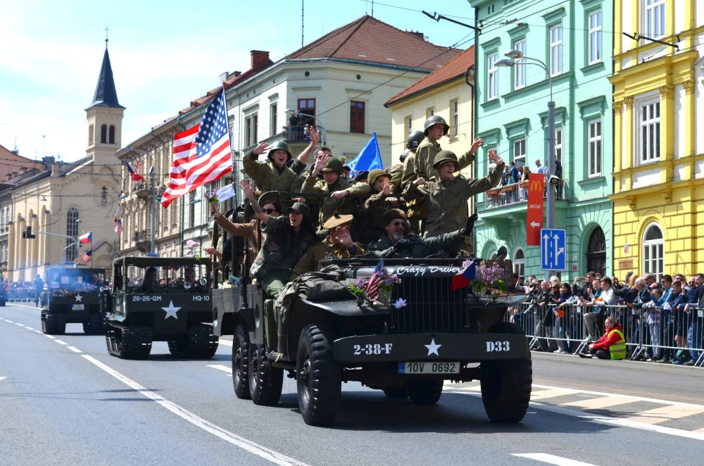 Plzeňské čtyřdenní Slavnosti svobody si nenechaly ujít desítky tisíc lidí, hojná účast byla i v Rokycanech