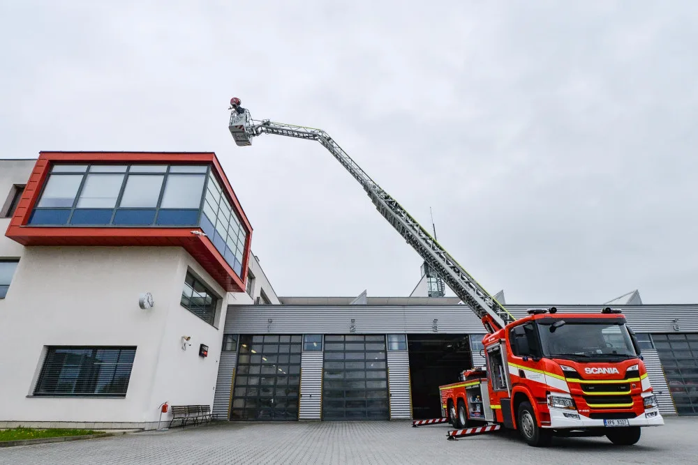 Na nákup nové techniky a speciálního oblečení pro hasiče poskytlo město Plzeň miliony korun