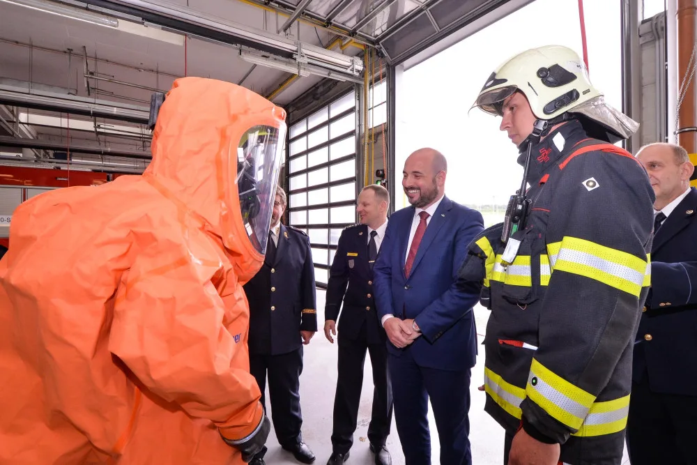 Na nákup nové techniky a speciálního oblečení pro hasiče poskytlo město Plzeň miliony korun