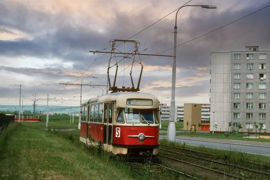 Tramvajemi do Skvrňan začali jezdit cestující před 50 lety, dopravní podnik k výročí nasadí historické