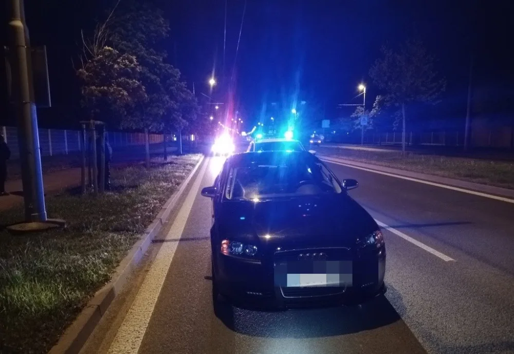 Vypil jsem pár piv a pohádal se s manželkou, vysvětloval policistům řidič Audi, který navíc ignoroval značky