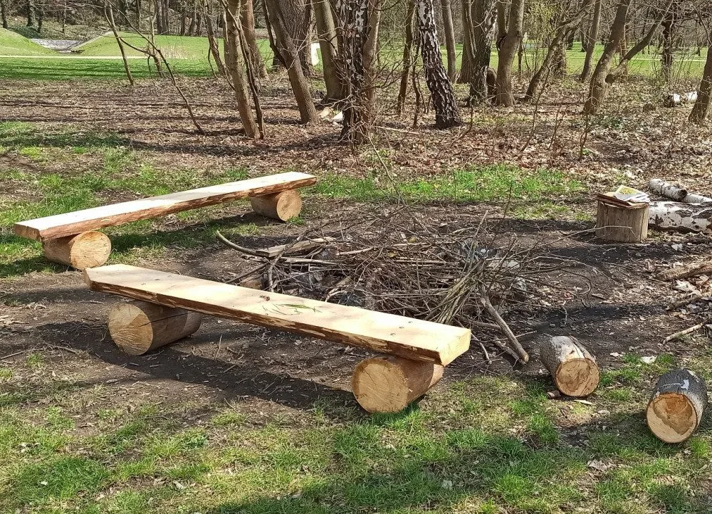 Veřejné ohniště můžte najít také na Božkovském ostrově