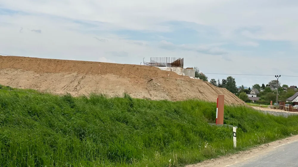 Toužebně očekávaný silniční obchvat Klatov je hotový z více než poloviny. Jde o stavbu za miliardu korun