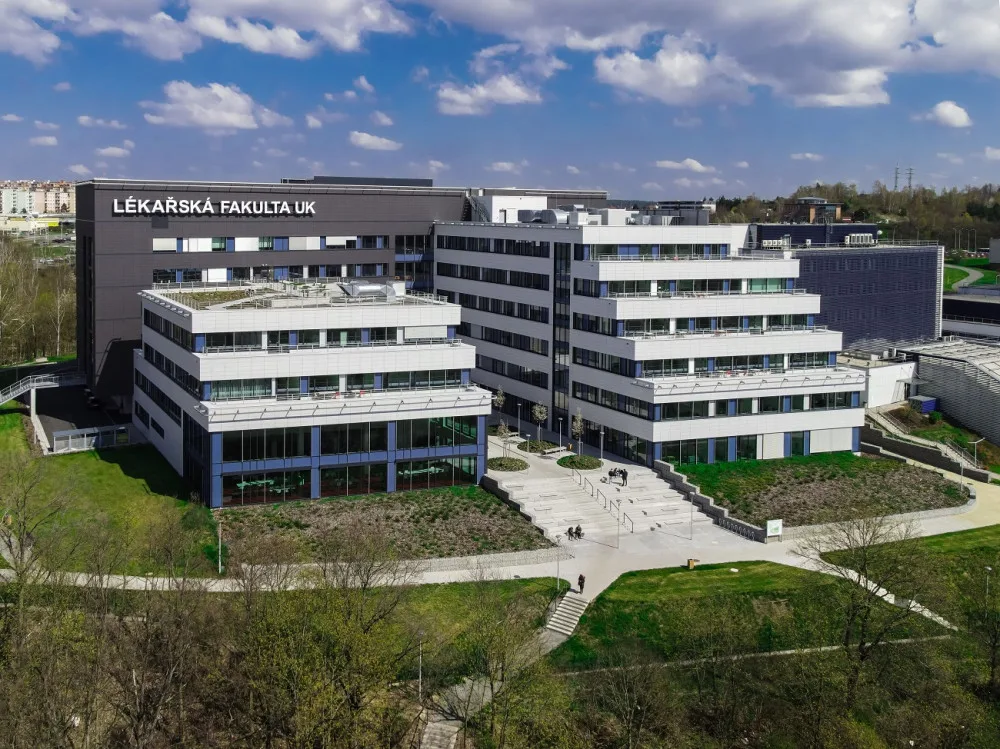 Dopravu v okolí nemocnice na Lochotíně omezí přijímačky na Lékařskou fakultu, zájem o studia je obrovský