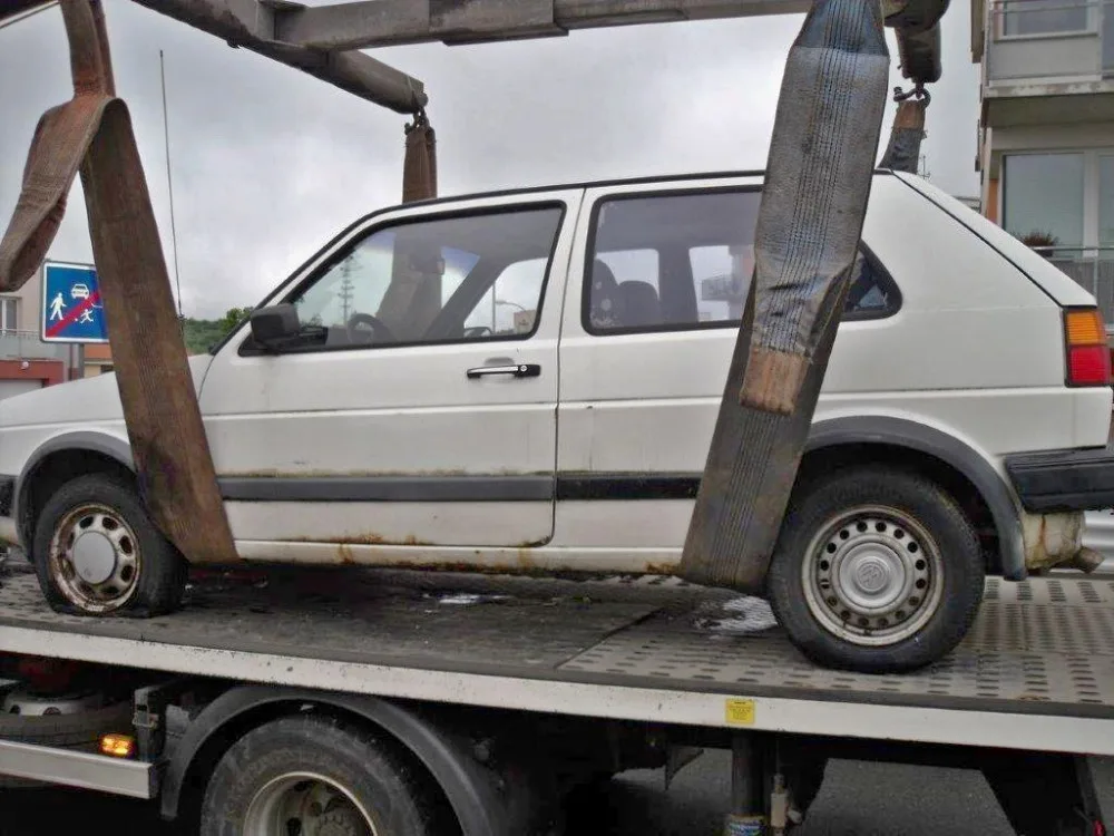 Obvod pomáhá s ekologickou likvidací aut, díky tomu se na ulici nehromadí odstavené autovraky