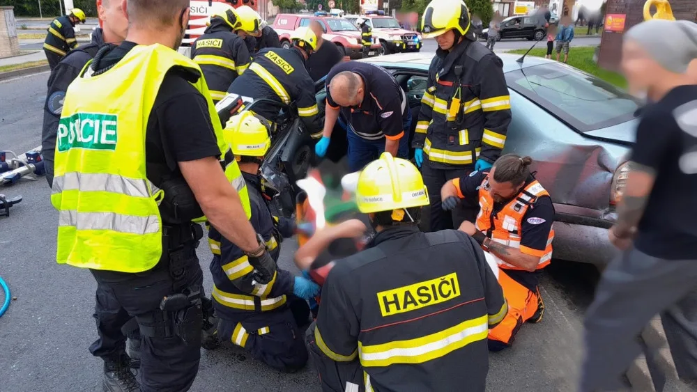 Řidič měl v těle tři promile alkoholu, když způsobil vážnou nehodu. Sám utrpěl vážné zranění