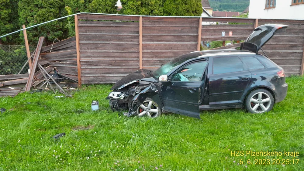 Řidič měl v těle tři promile alkoholu, když způsobil vážnou nehodu. Sám utrpěl vážné zranění