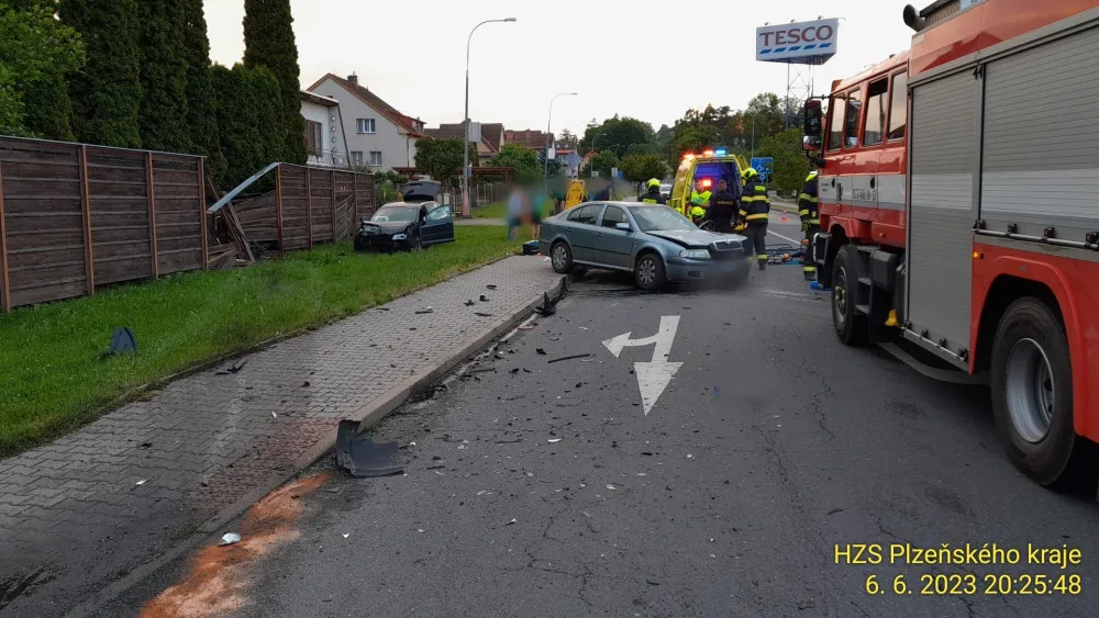 Řidič měl v těle tři promile alkoholu, když způsobil vážnou nehodu. Sám utrpěl vážné zranění