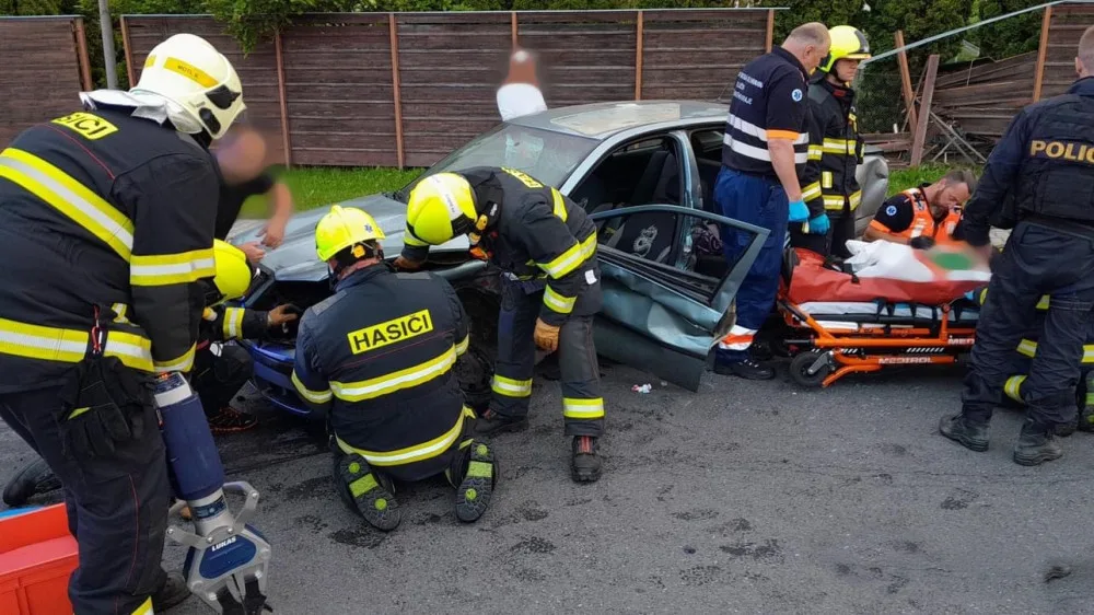 Řidič měl v těle tři promile alkoholu, když způsobil vážnou nehodu. Sám utrpěl vážné zranění