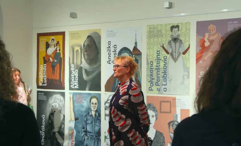 Vernisáž výstavy České hrdinky v plzeňské Galerii Ladislava Sutnara v roce 2020. Autorka projektu Renáta Fučíková, foto: Kamran Julfayev