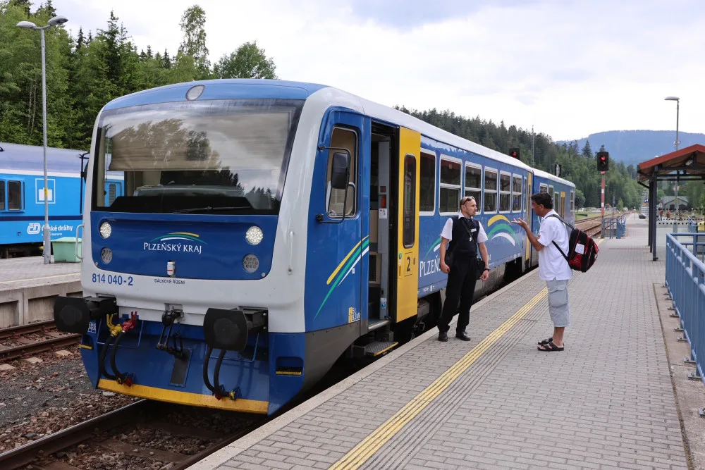 Cestujícím mezi Plzeňským, Jihočeským krajem a Bavorskem vystačí jedna jízdenka