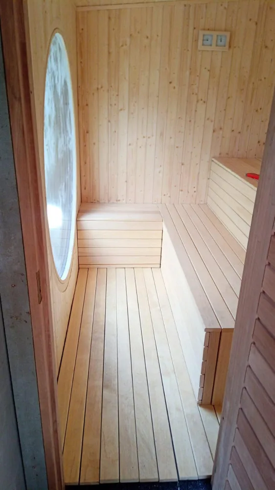 Unikátní pojízdná sauna zaparkovala na soutoku Mže s Radbuzou, Plzeňané ji mohou přes víkend otestovat