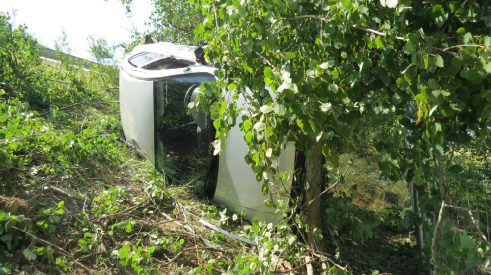Policisté hledají svědky tragické nehody na D5, při níž zahynul jeden muž a další čtyři se pokusili o útěk