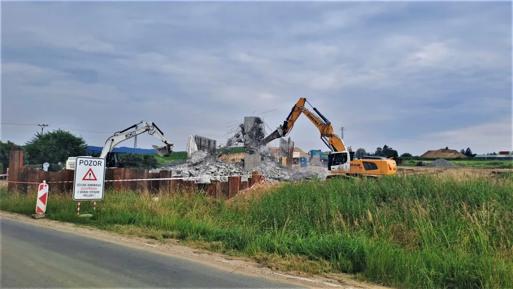 Demolici pilíře fotografovala Pavla Oškerová