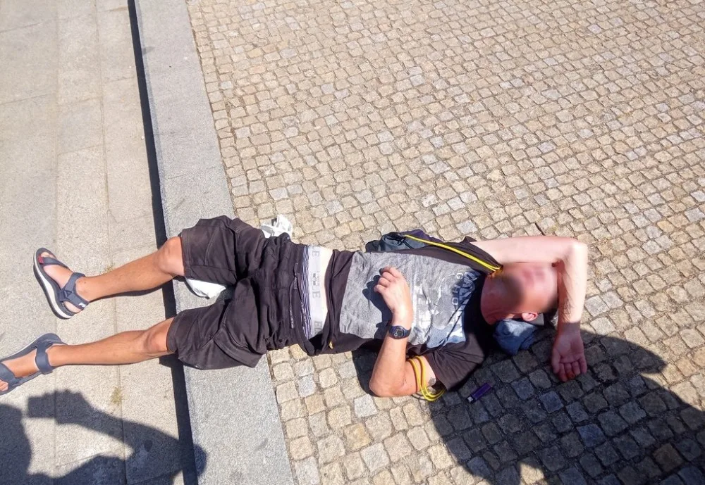 Důkladné dodržování pitného režimu přivedlo pětici opilců na protialkoholní záchytnou stanici