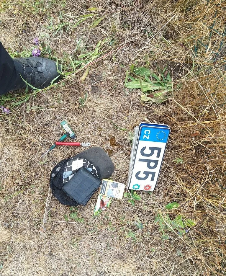 Cizinec se vloupal do areálu odtahového parkoviště prošpikovaného bezpečnostními kamerami a tam kradl