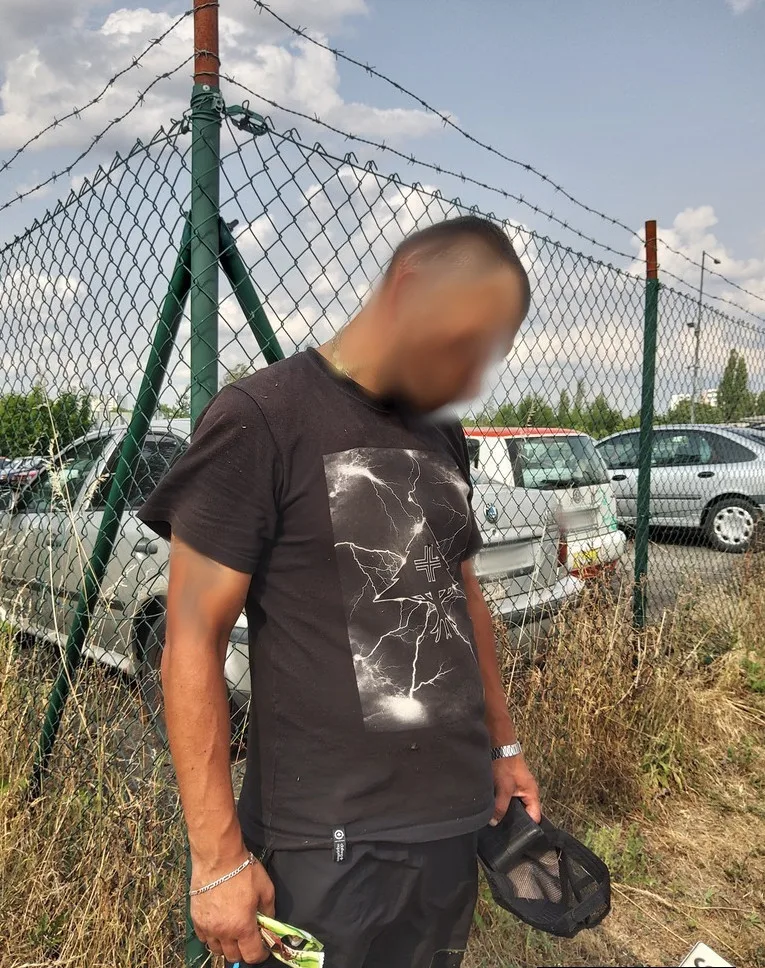 Cizinec se vloupal do areálu odtahového parkoviště prošpikovaného bezpečnostními kamerami a tam kradl