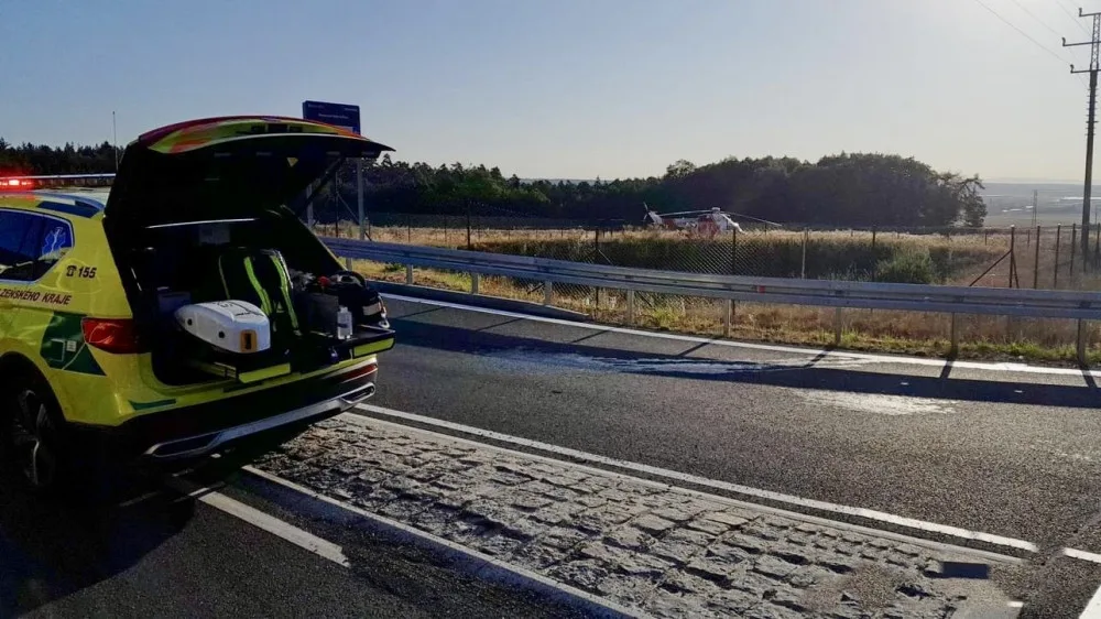Na místě nehody zasahoval i vrtulník letecké záchranné služby