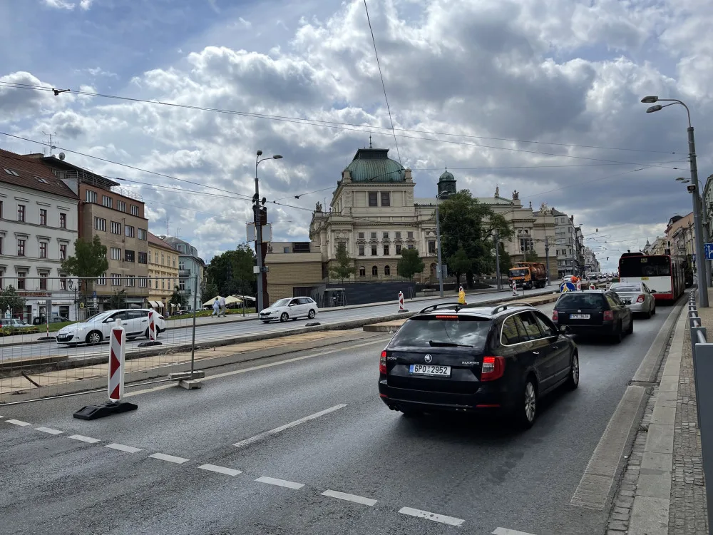 Také loni v létě už se opravovala tramvajová trať na Klatovské třídě na několika úsecích.