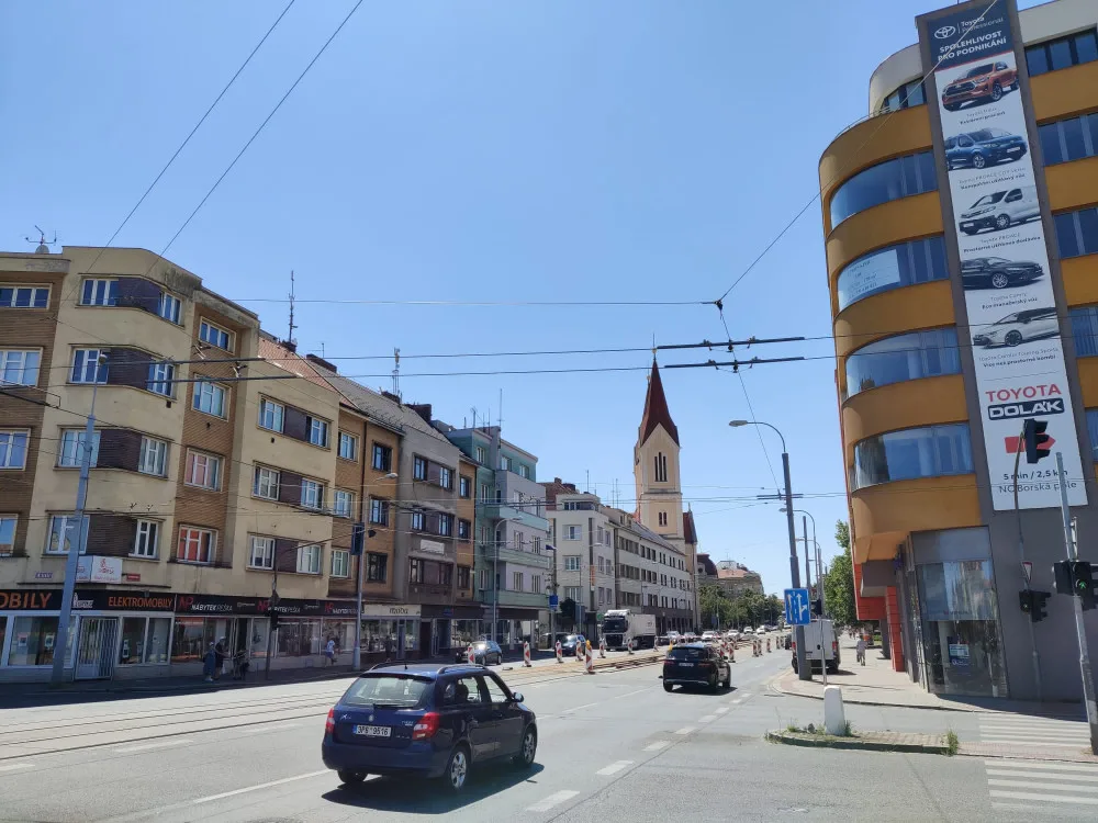 Také loni v létě už se opravovala tramvajová trať na Klatovské třídě na několika úsecích.