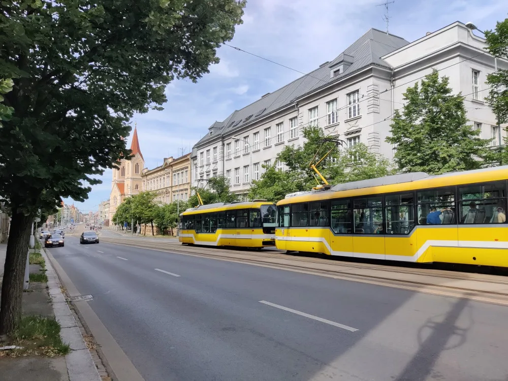 Začnou další opravy tramvajové trati na Klatovské třídě. Omezení čeká tentokrát hlavně cestující v MHD