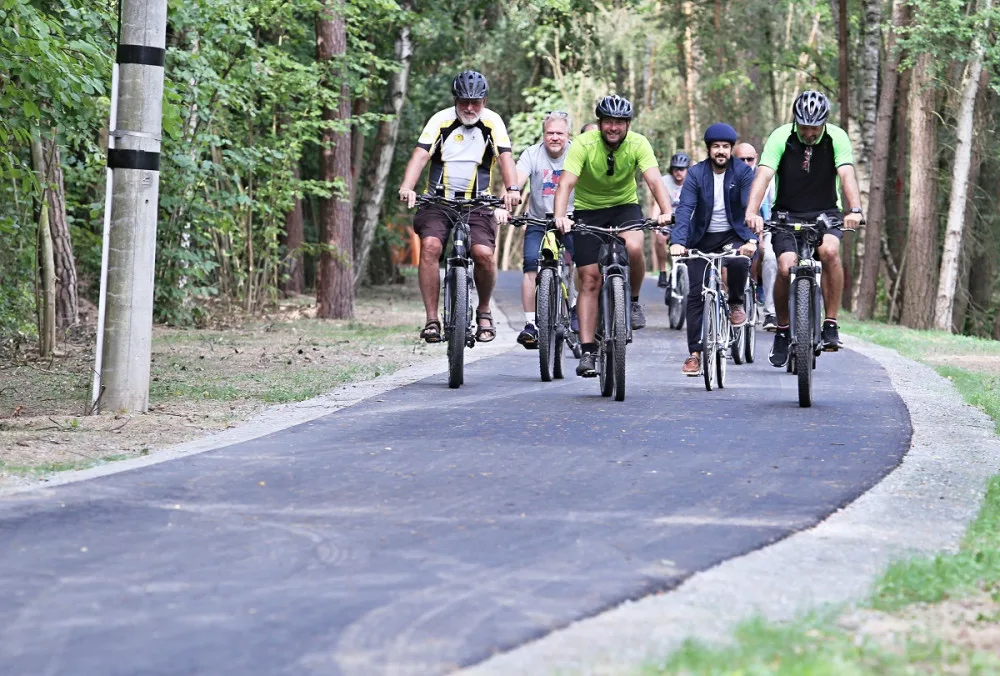 Chodcům i cyklistům se otevřel poslední úsek stezky podél Vejprnického potoka